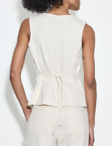 Vesta Stradivarius, ecru