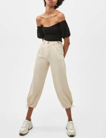 Pantaloni Bershka, crem