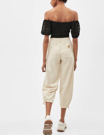 Pantaloni Bershka, crem