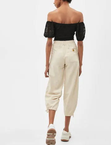 Pantaloni Bershka, crem