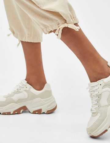 Pantaloni Bershka, crem