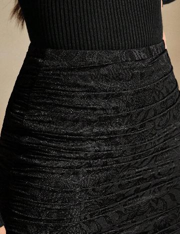 Fusta Anewsta, negru