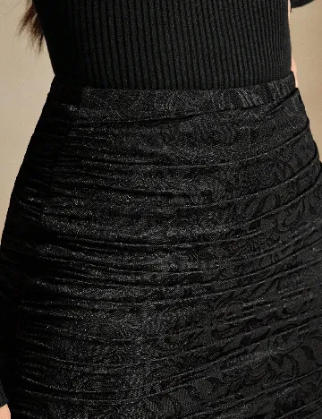Fusta Anewsta, negru