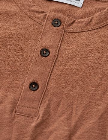 Tricou Zara, maro