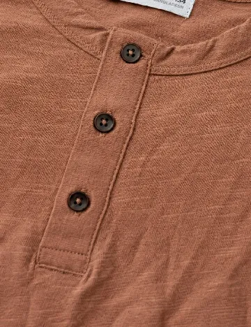 Tricou Zara, maro