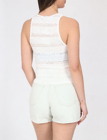 Maiou Zara, alb