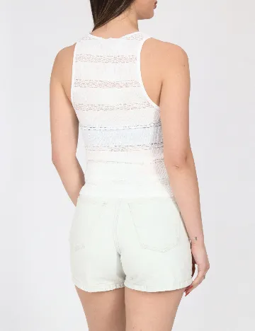 Maiou Zara, alb