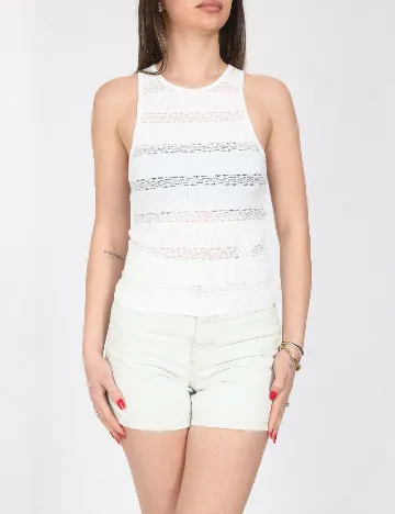 Maiou Zara, alb