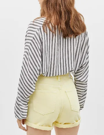 Pantaloni scurti Bershka, galben