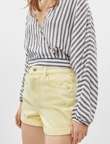 Pantaloni scurti Bershka, galben
