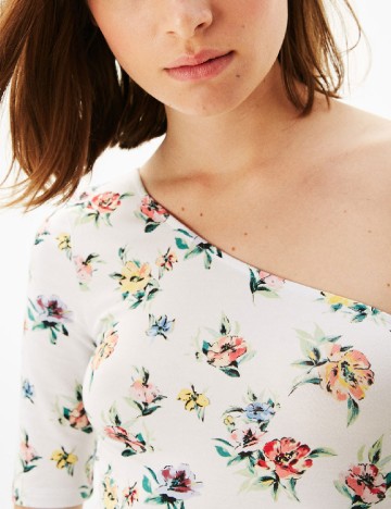 Top Bershka, alb