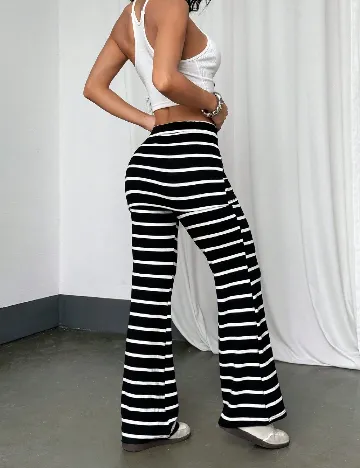 Pantaloni SHEIN, alb/negru