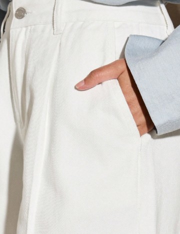Pantaloni scurti AiiRZ, ecru