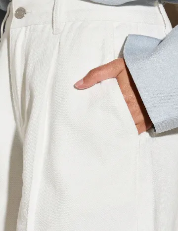 Pantaloni scurti AiiRZ, ecru