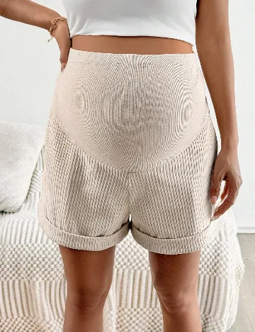 Pantaloni scurti SHEIN Maternity, bej