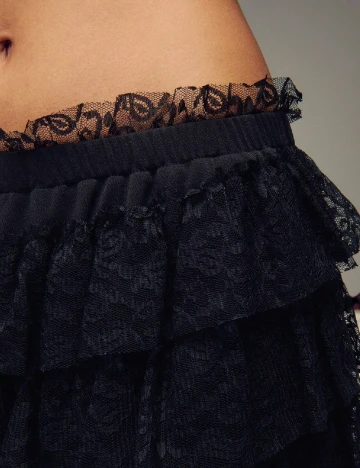 Pantaloni scurti TypaGal, negru