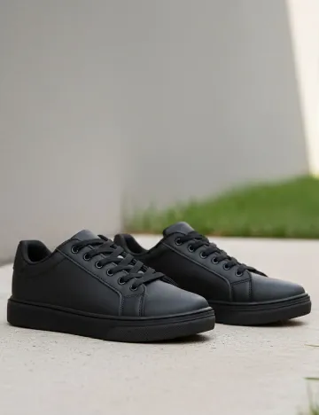 Adidasi, negru