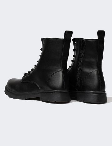 Ghete DeFacto, negru