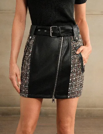 Fusta Anewsta, negru