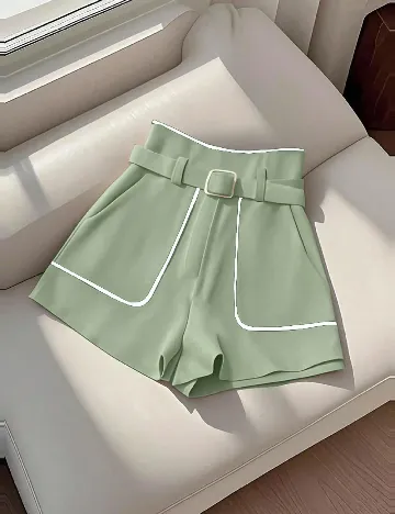 Pantaloni scurti SHEIN, verde