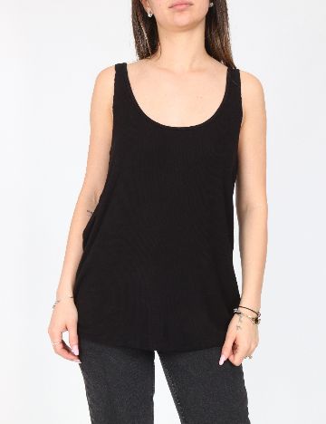 Maiou Zara, negru
