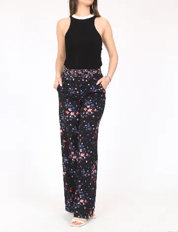 Pantaloni Bershka, negru floral