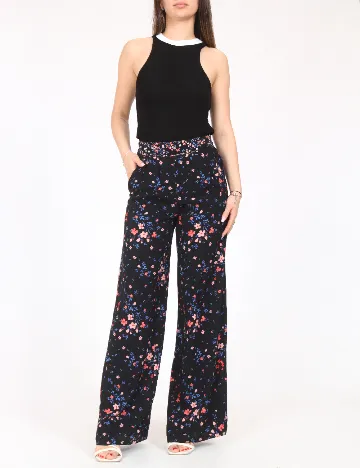 Pantaloni Bershka, negru floral