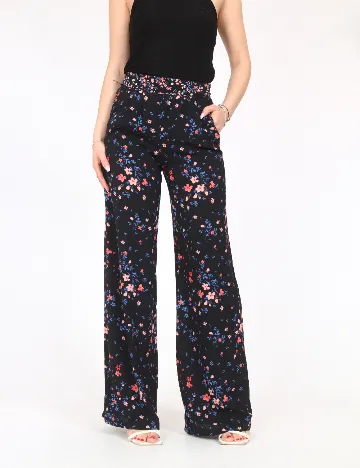 Pantaloni Bershka, negru floral