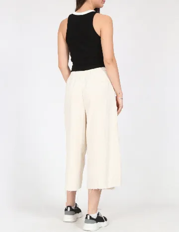Pantaloni trei sferturi Zara, bej