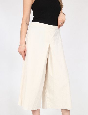Pantaloni trei sferturi Zara, bej
