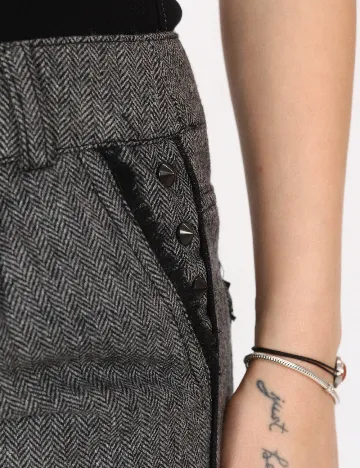 Pantaloni scurti Bershka, gri