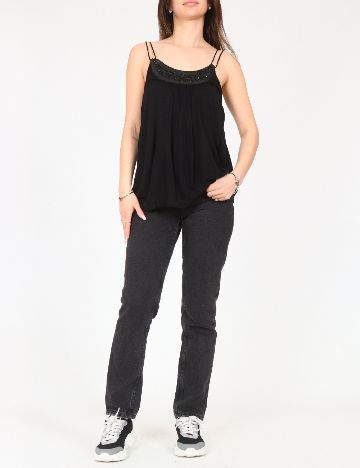Maiou Zara, negru