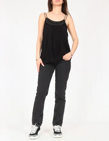 Maiou Zara, negru