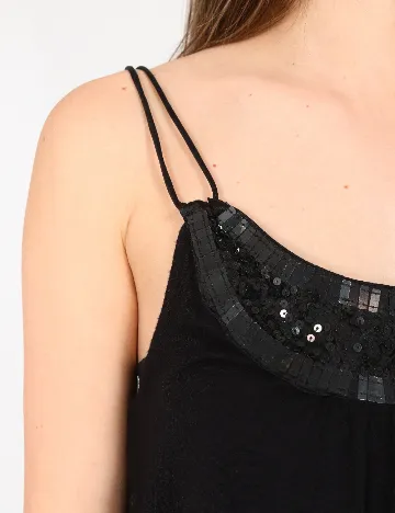 Maiou Zara, negru