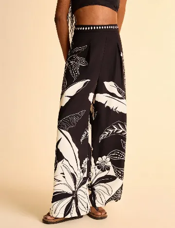 Pantaloni SHEIN, alb/negru