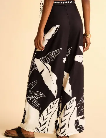 Pantaloni SHEIN, alb/negru