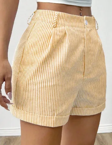 Pantaloni scurti SHEIN CURVE, galben