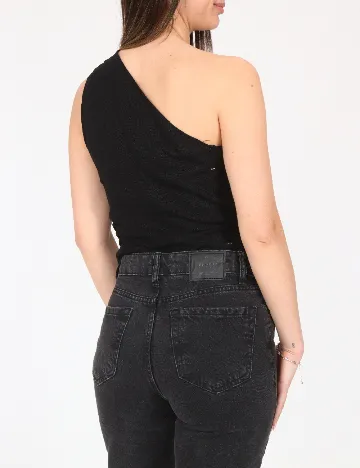 Vesta Zara, negru