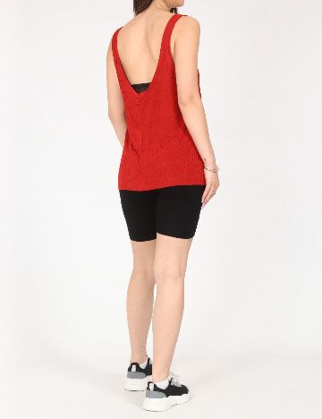 Maiou Bershka, rosu