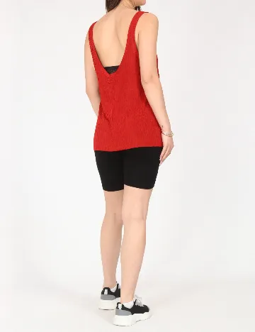 Maiou Bershka, rosu