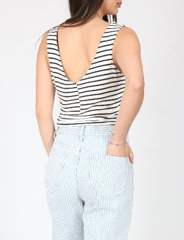 Top Bershka, alb