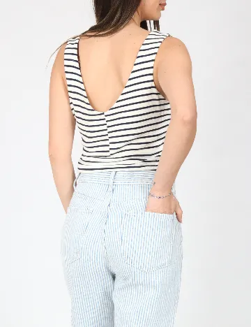 Top Bershka, alb