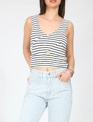 Top Bershka, alb