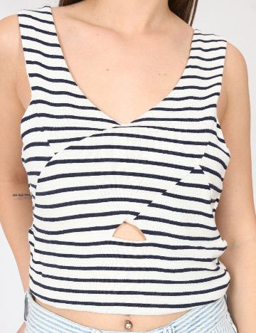 Top Bershka, alb