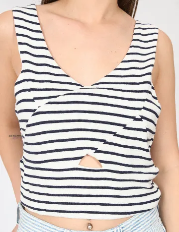 Top Bershka, alb