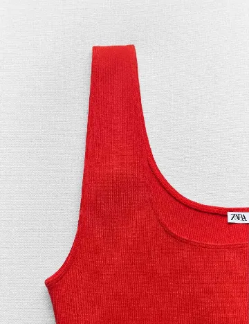 Top Zara, rosu