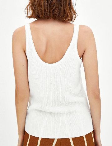Maiou Zara, alb