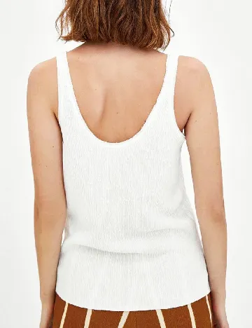 Maiou Zara, alb