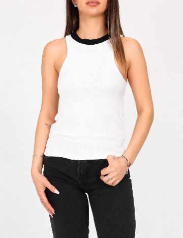 Maiou Zara, alb