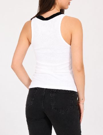 Maiou Zara, alb